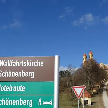 Tagungshaus Schoenenberg فندق إلفانغن