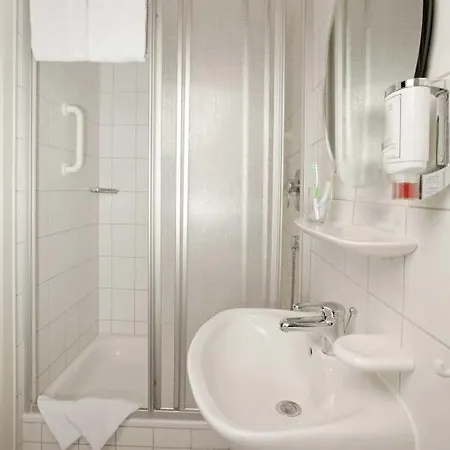 Tagungshaus Schoenenberg Otel